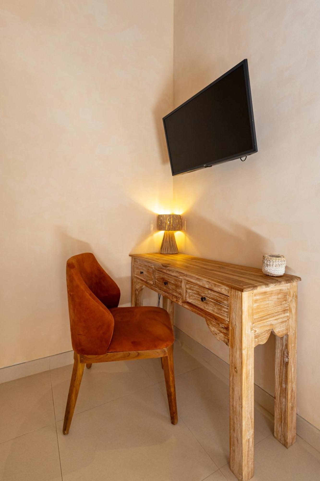 The Pink Joglo, A Cheerful 3Bdr Villa W/Pool And Rice-Field View. Dalung  Dış mekan fotoğraf